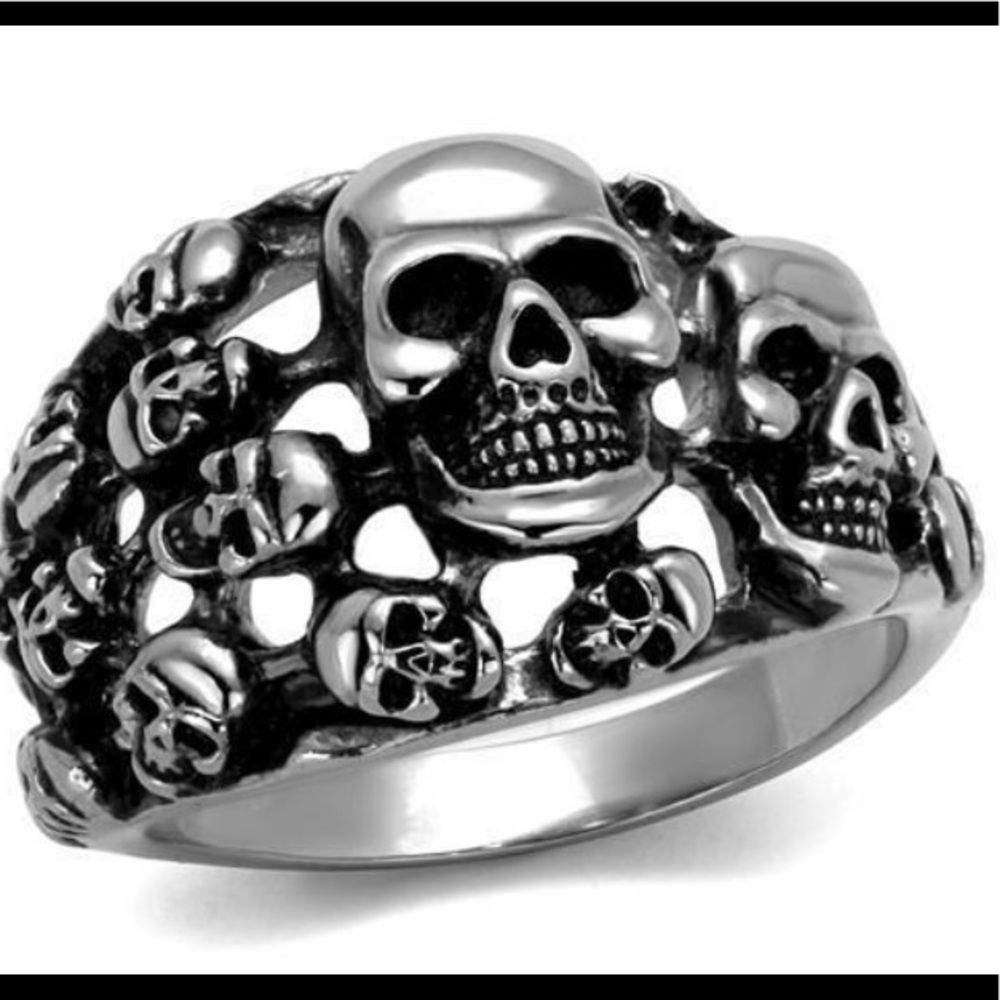 Skull ring